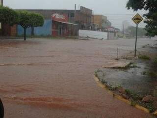 Cidade voltou a ficar alagada hoje por causa da chuva. (Foto: Anderson Vieira/Direto das Ruas)