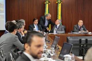 Pedro Chaves cumprimenta o presidente durante reunião no Palácio do Planalto (Foto: Divulgação/Assessoria)