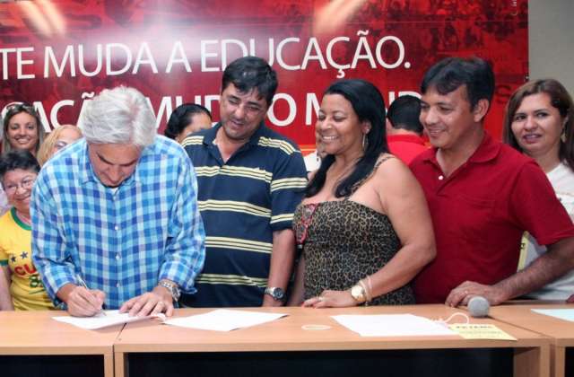 Delc&iacute;dio pretende investir na UEMS para aperfei&ccedil;oamento de professores