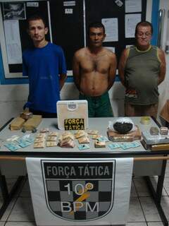 Compradores e fornecedores de drogas foram presos no Parque do Lageado. (Foto: Divulgação/PM)