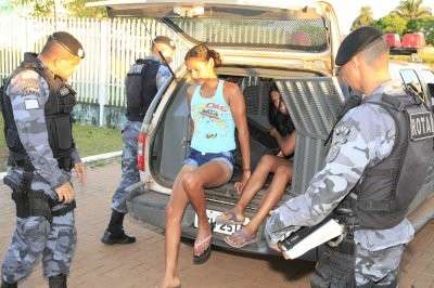 Pol&iacute;cia fecha ponto de drogas da &ldquo;Maria Boqueira&rdquo; e prende duas mulheres