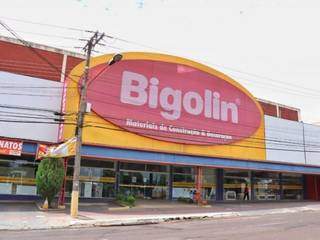 Fachada da loja do Grupo Bigolin, na Capital (Foto: Henrique Kawaminami)