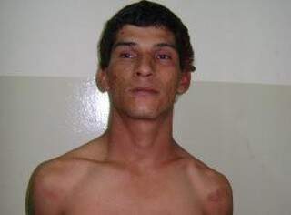 João Ramão Nunes Brites, 34 anos, tem várias passagens pela polícia e está foragido (Foto: Ponta Porã Informa)