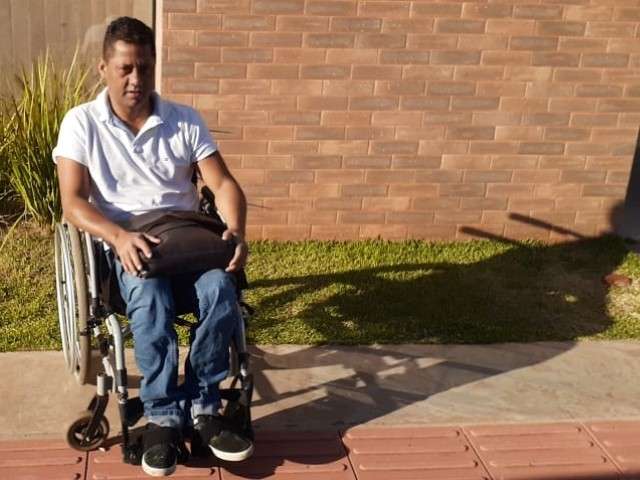 Cadeirante e idosos reclamam de falta de acessibilidade em pr&eacute;dio da Defensoria
