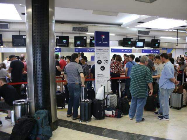 Latam nega vazamento t&oacute;xico e diz que &oacute;leo causou mau cheiro