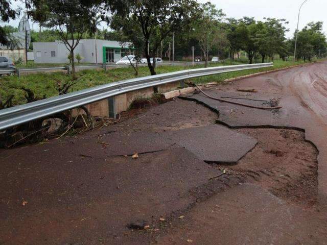 Defesa Civil registra 76 mil&iacute;metros de chuva e quatro pontos de alagamentos