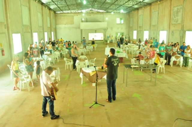 MPE pro&iacute;be culto em igreja por causa de barulho e fieis se re&uacute;nem em casa