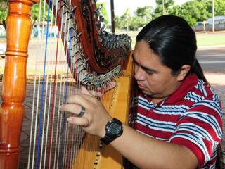 “Tenho qualidade e trago novidade”, diz o harpista (Foto: Rodrigo Pazinato)