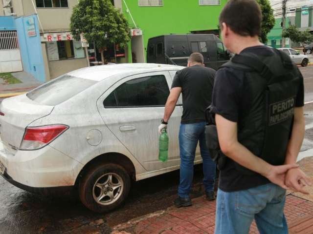Carro roubado &eacute; encontrado sem banco e sem estepe na BR-163 