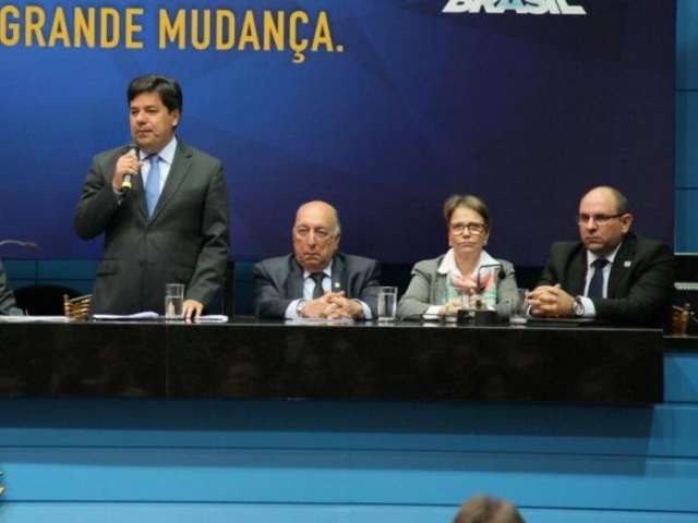 Corte de gastos nos obrigou a se modernizar, diz reitor da Federal