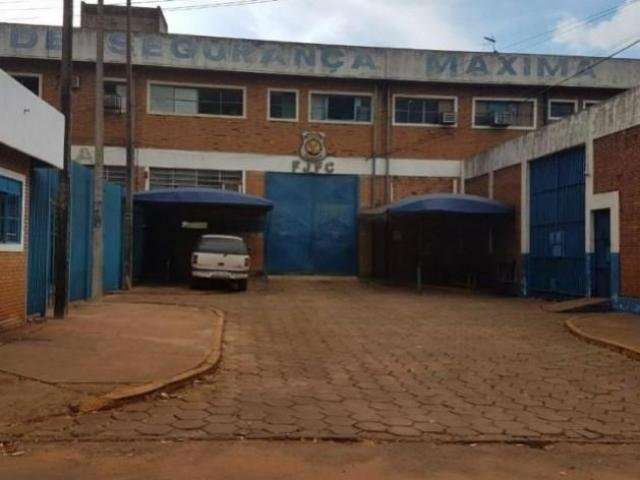 Cinco tentam e 3 detentos conseguem fugir escalando muralha da M&aacute;xima 