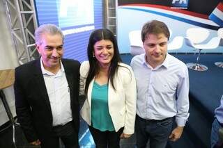 O governador Reinaldo Azambuja (PSDB), Rose Modesto (PSDB) e o empresário Cláudio Mendonça. (Foto: Fernando Antunes)