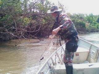 PMA apreende todo material usado para pesca que é encontrado (Foto: Divulgação/PMA)