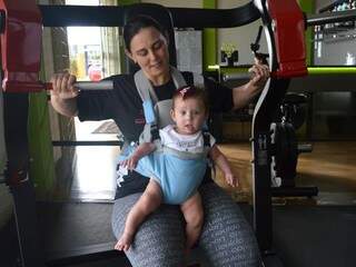 Na maioria dos exercícios, o bebê fica pertinho da mãe. (Foto: Arquivo Pessoal)