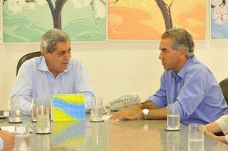 André e Reinaldo se reuniram para falar da transição na tarde desta segunda-feira, na governadoria (Foto: Alcides Neto)