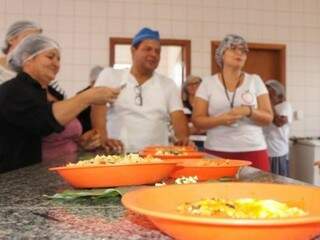 Pratos servidos aos alunos de escola municipal de Campo Grande (Foto: PMCG/Divulgação)