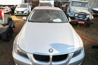 BMW apreendida em ações contra tráfico da Polícia Federal (Foto: Paulo Francis)