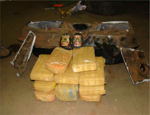  Coca&iacute;na era transportada escondida em tanque de combust&iacute;vel de Palio