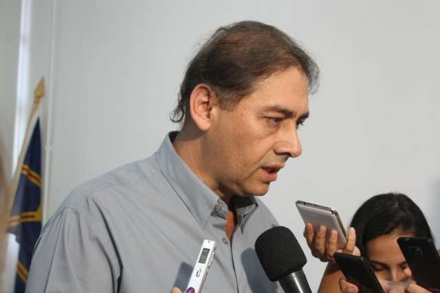 Bernal reclama dos jornais e se &quot;cala&quot; diante da imprensa