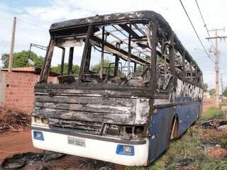 TV News: Em madrugada de atentados, 2 ônibus são incendiados