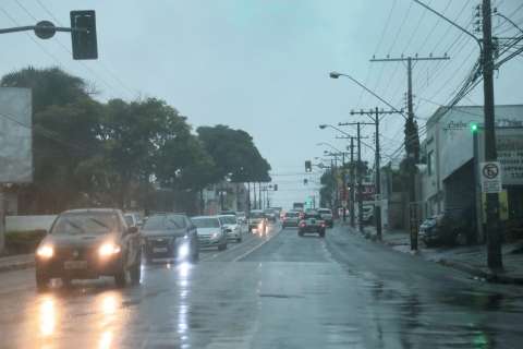 Chuva veio forte na madrugada e 73 cidades têm alerta de temporal