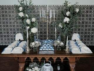 Mesa com as poucas decorações do casamento (Foto: Arlindo Namour Filho)