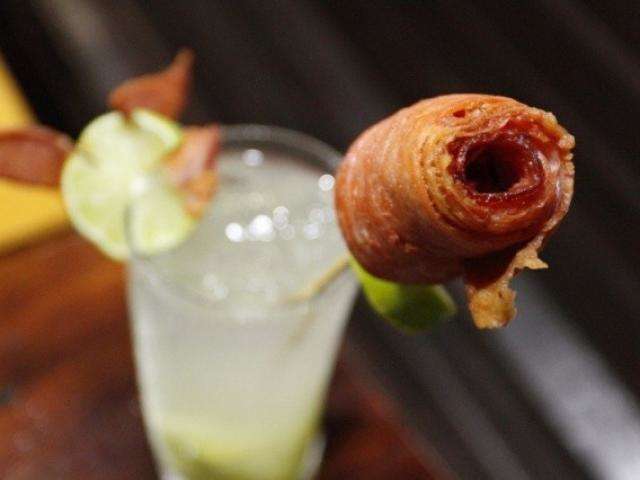 Lado B sorteia 1 ano de bacon gr&aacute;tis em bar que cria algo diferente todo dia