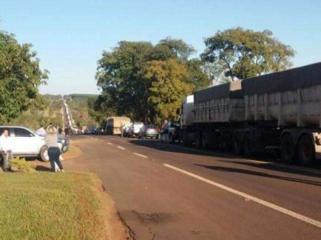 Ap&oacute;s seis horas de bloqueio, sem-terra liberam BR-262 