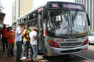 A Agetran vai colocar ônibus extras para atender o público no Dia de Finados. (Foto: Simão Nogueira) 