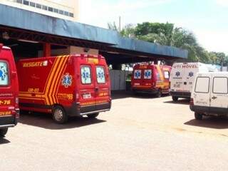 Ambulâncias que levaram vítimas de acidentes até Santa Casa (Foto: Divulgação/Assessoria)