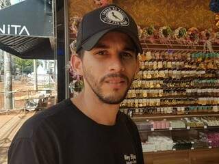 Nem dinheiro e folga de Carnaval levam consumidores &agrave;s compras 