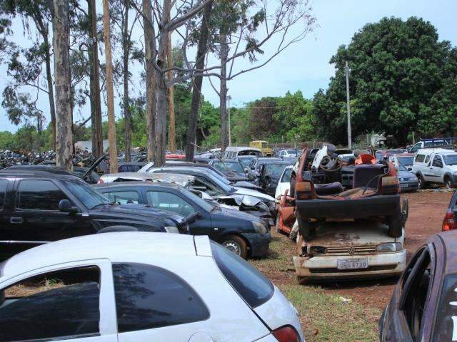 Detran faz leil&atilde;o de 300 sucatas com lances a partir de R$ 150