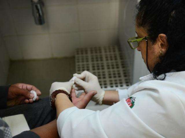 Hepatite A: saiba como se pega o v&iacute;rus, quais s&atilde;o os sintomas e tratamentos