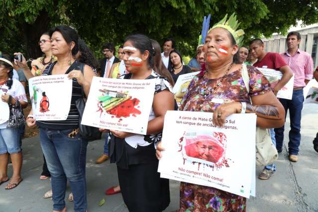 Briga entre &iacute;ndios e deputados sobre boicote a produtos encerra sess&atilde;o