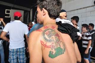Estudante tatuou Corinthians nas costas. 
