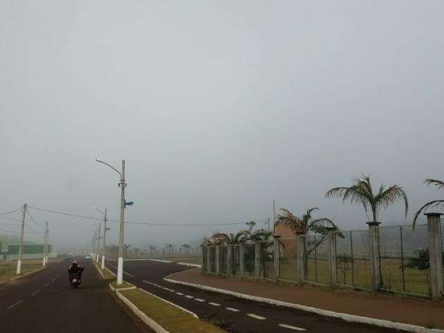 Temperatura cai para 10 graus com forte neblina, mas calor volta &agrave; tarde