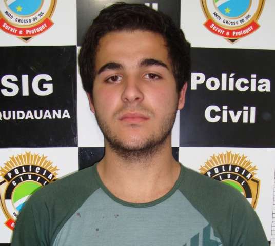 Rapaz que furtava av&ocirc; acaba preso por tr&aacute;fico de drogas