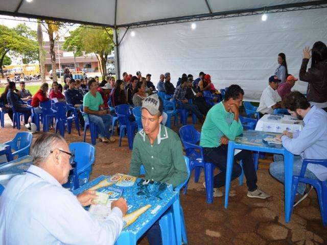 Na Semana do MEI, trabalhadores fazem fila para entrevista de emprego