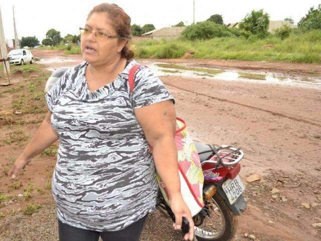 Lama e transtorno para quem v&ecirc; a casa alagar em 1h de chuva