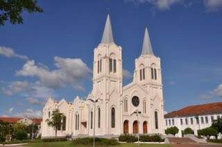 Igreja Nossa Senhora da Conceição foi construída em 1930 e é um dos pontos turísticos do município. (Foto: Aquidauana News)