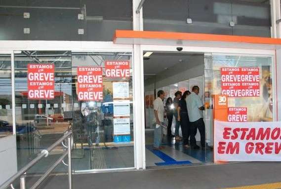 Insatisfeitos com negocia&ccedil;&atilde;o, banc&aacute;rios mant&ecirc;m greve a partir de ter&ccedil;a-feira