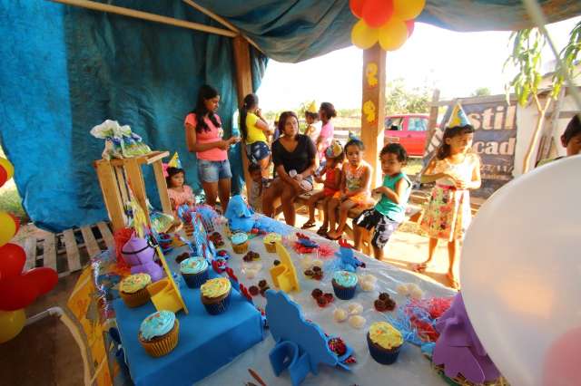 Com doa&ccedil;&otilde;es, amigos bancam anivers&aacute;rio de crian&ccedil;as que nunca tiveram festa