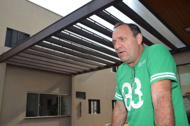 Vazamentos causam transtornos para moradores do bairro Amambai