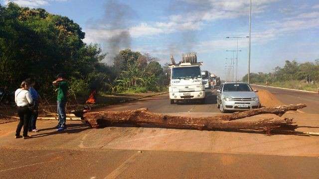 &ldquo;Cansados&rdquo; de promessas, &iacute;ndios fazem bloqueio por &aacute;gua em aldeias