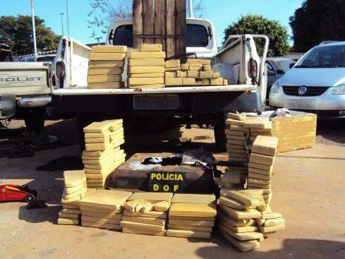  Dois s&atilde;o presos com  maconha escondida at&eacute; em tanque de combust&iacute;vel de carro