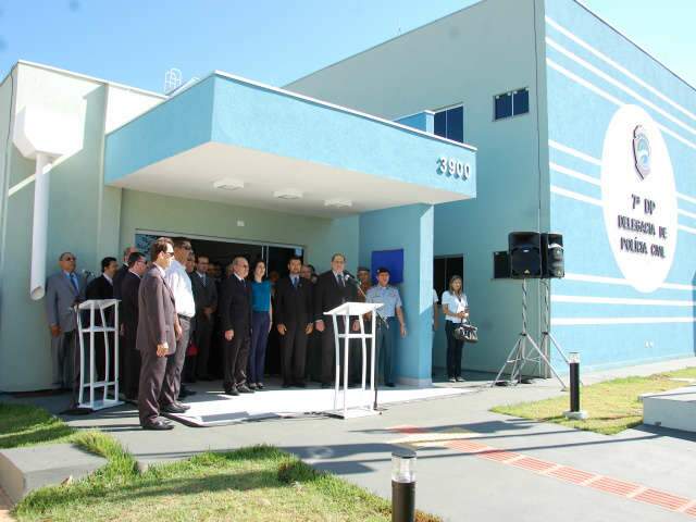  Com recursos de R$ 1 mi, delegacia &eacute; inaugurada ao lado de terminal 