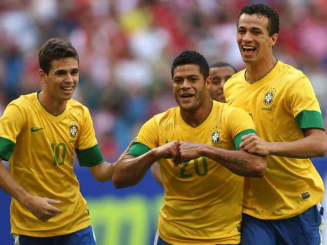  Com dois de Hulk, sele&ccedil;&atilde;o vai vencendo amistoso contra Dinamarca por 3 a 0