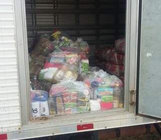 Caminhão foi encontrado com 45 cestas básicas (Foto: Divulgação)