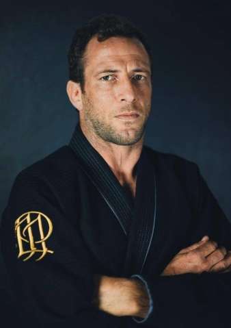 Eduardo Telles, faixa preta de jiu-jitsu, participa de evento no Interior