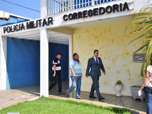  Dois policiais militares de Navira&iacute; se apresentam &agrave; Corregedoria